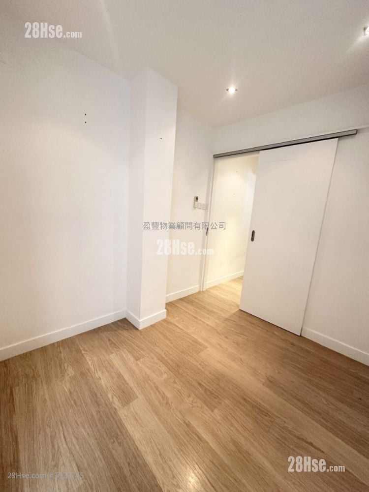 Victoria Park Mansion Rental 3 Bedrooms , 2 Bathrooms 901 ft²