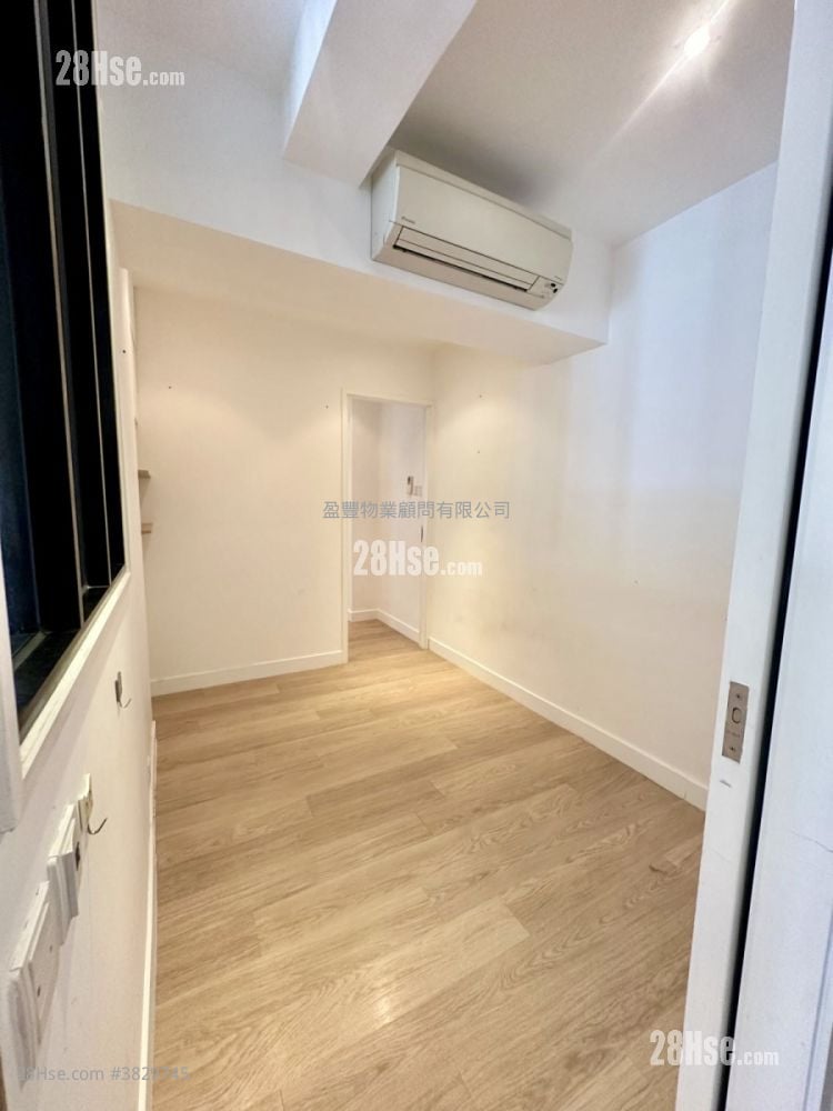 Victoria Park Mansion Rental 3 Bedrooms , 2 Bathrooms 901 ft²