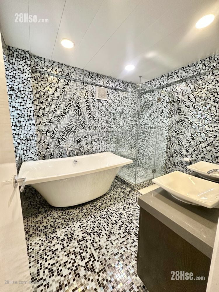 Victoria Park Mansion Rental 3 Bedrooms , 2 Bathrooms 901 ft²