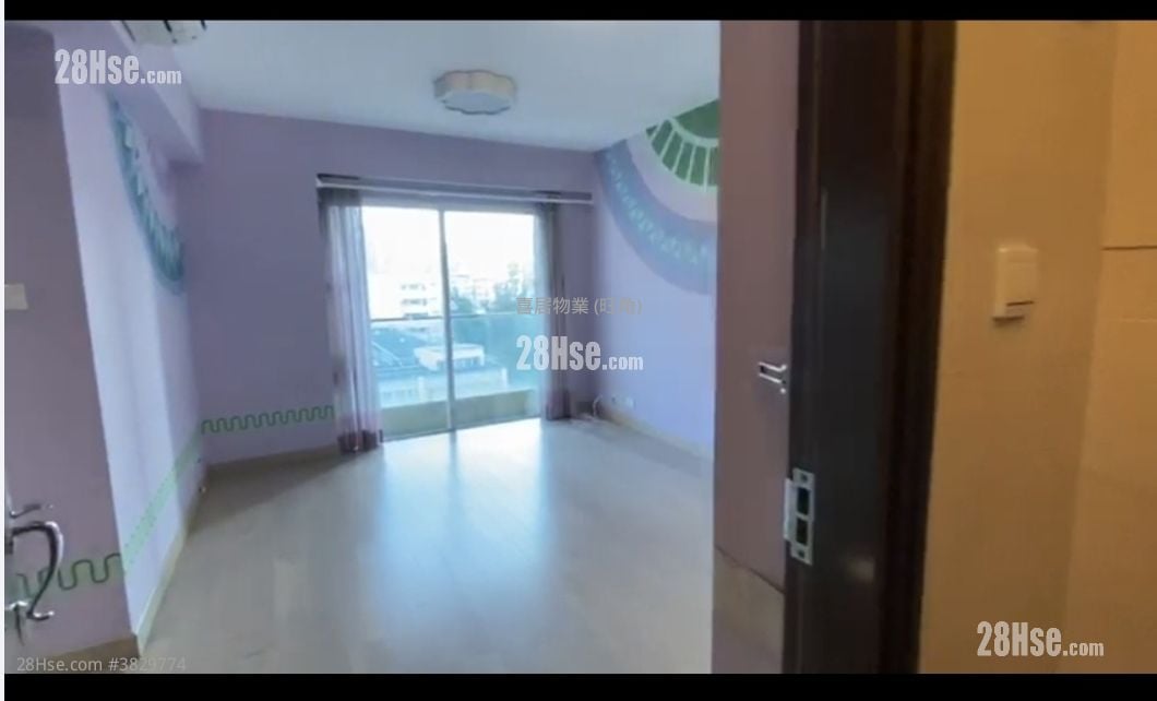 The Celebrity Sell 3 Bedrooms , 2 Bathrooms 568 ft²