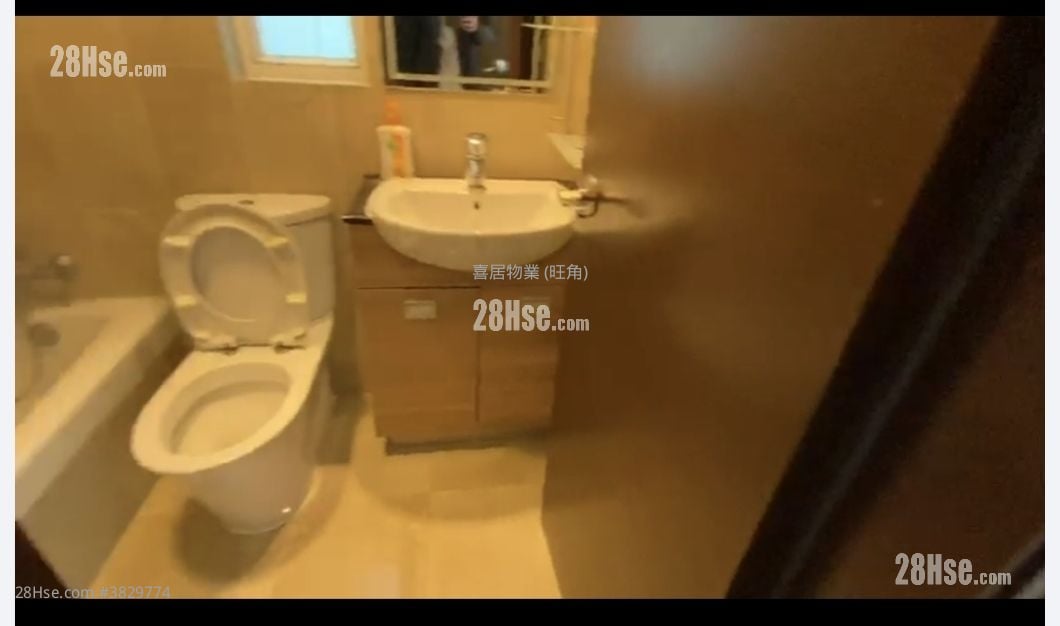 The Celebrity Sell 3 Bedrooms , 2 Bathrooms 568 ft²