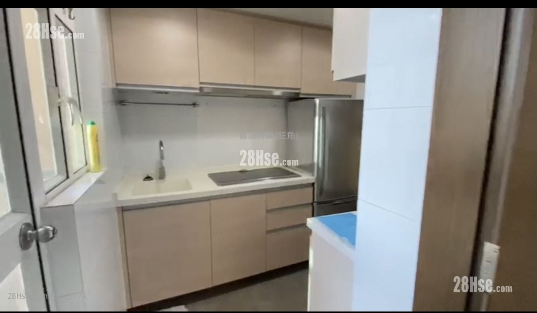 The Celebrity Sell 3 Bedrooms , 2 Bathrooms 568 ft²