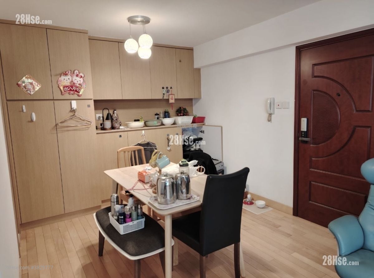 Taikoo Shing Sell 3 Bedrooms , 2 Bathrooms 723 ft²