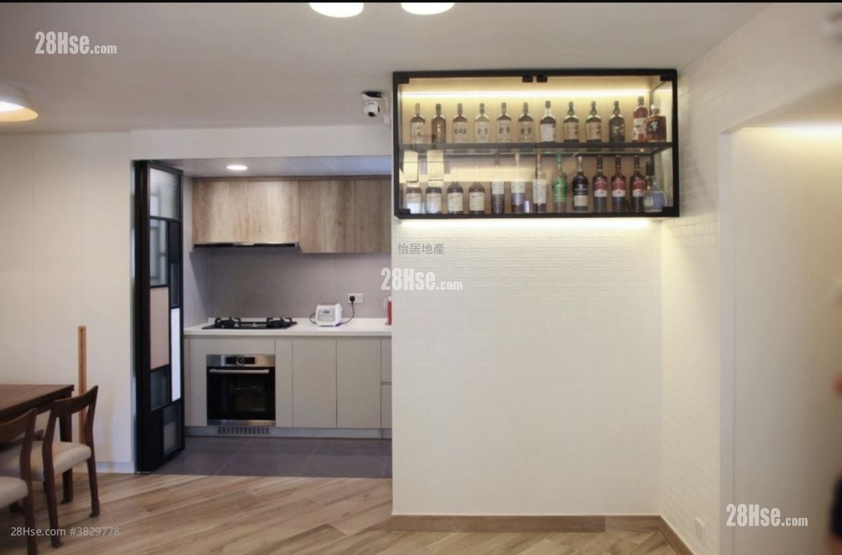 Taikoo Shing Sell 3 Bedrooms , 2 Bathrooms 785 ft²
