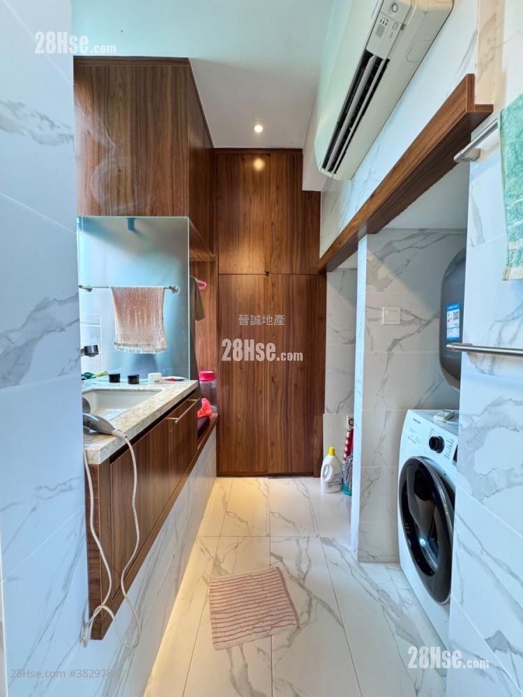 kitchen: Crown By The Sea Sell 4 Bedrooms , 4 Bathrooms 2,052 ft²