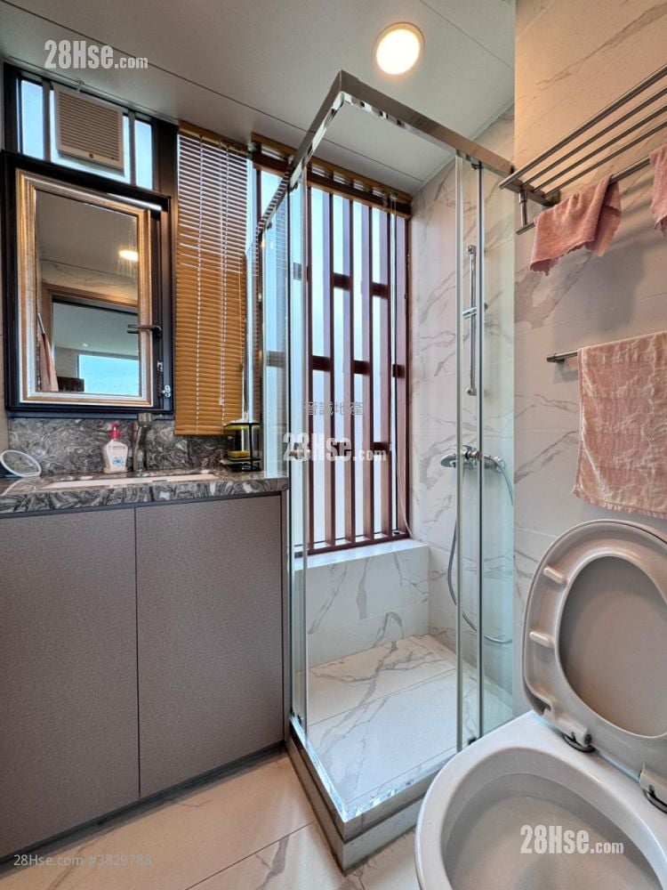 bathroom: Crown By The Sea Sell 4 Bedrooms , 4 Bathrooms 2,052 ft²