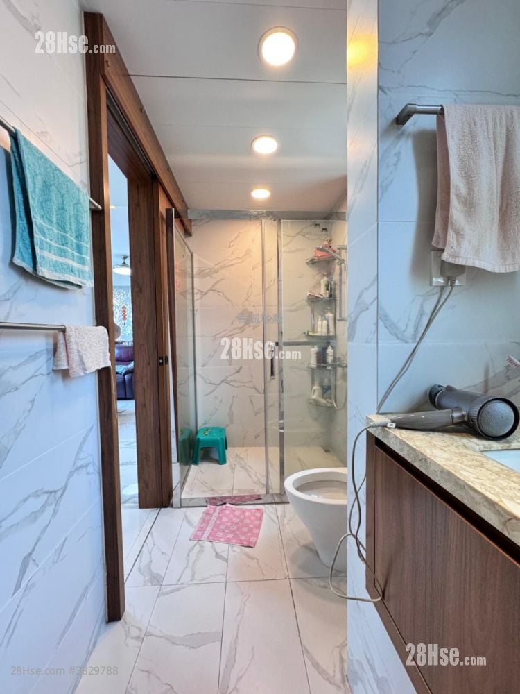 bathroom: Crown By The Sea Sell 4 Bedrooms , 4 Bathrooms 2,052 ft²