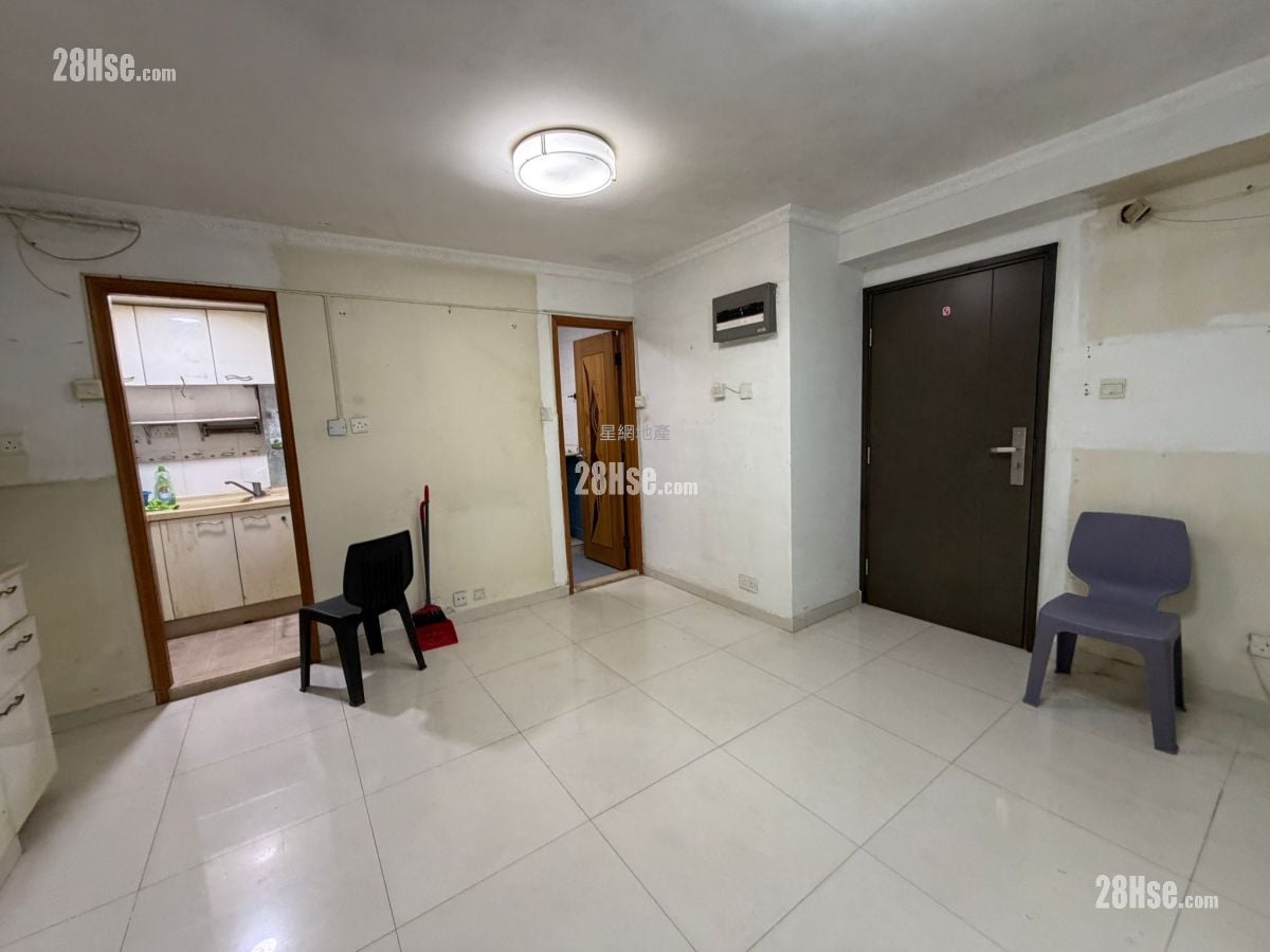 Ming Nga Court Sell 2 Bedrooms , 1 Bathroom 351 ft²