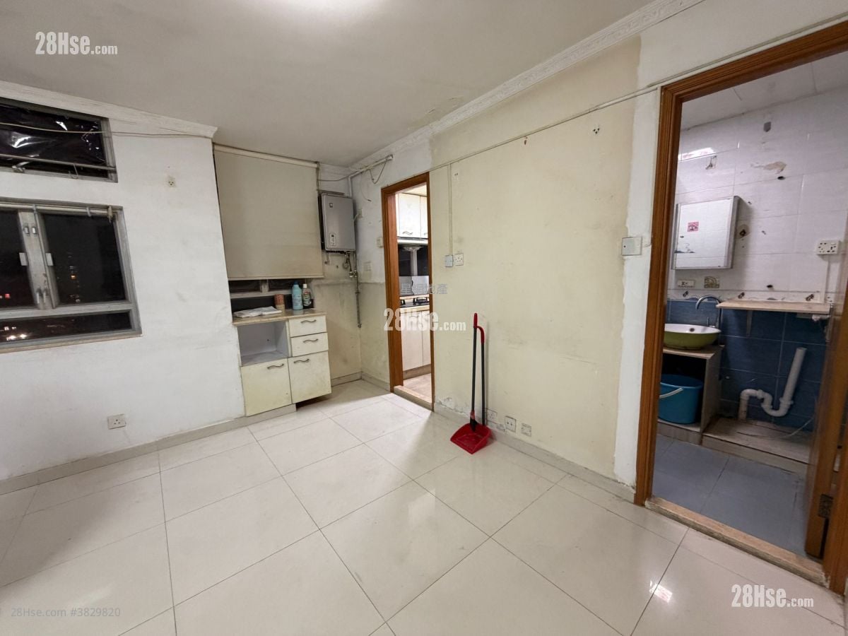 Ming Nga Court Sell 2 Bedrooms , 1 Bathroom 351 ft²