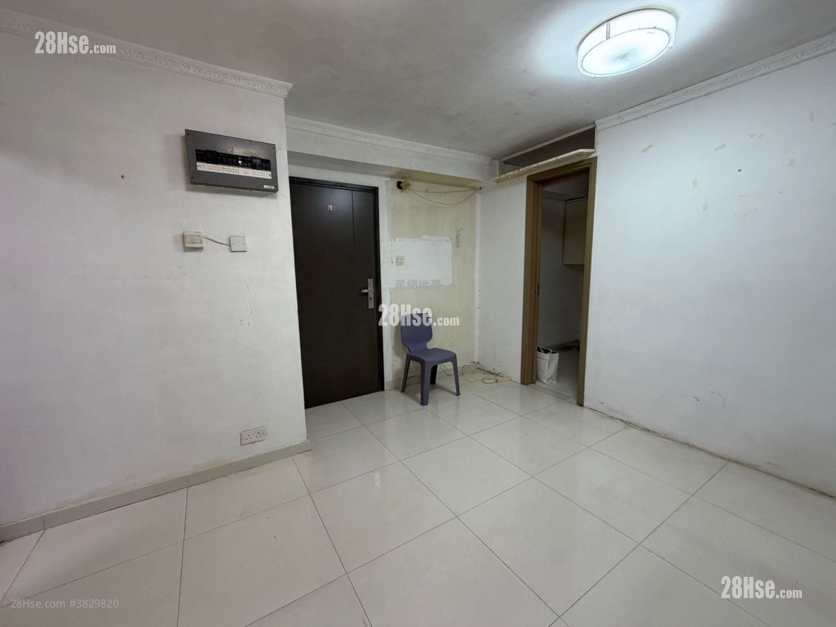Ming Nga Court Sell 2 Bedrooms , 1 Bathroom 351 ft²