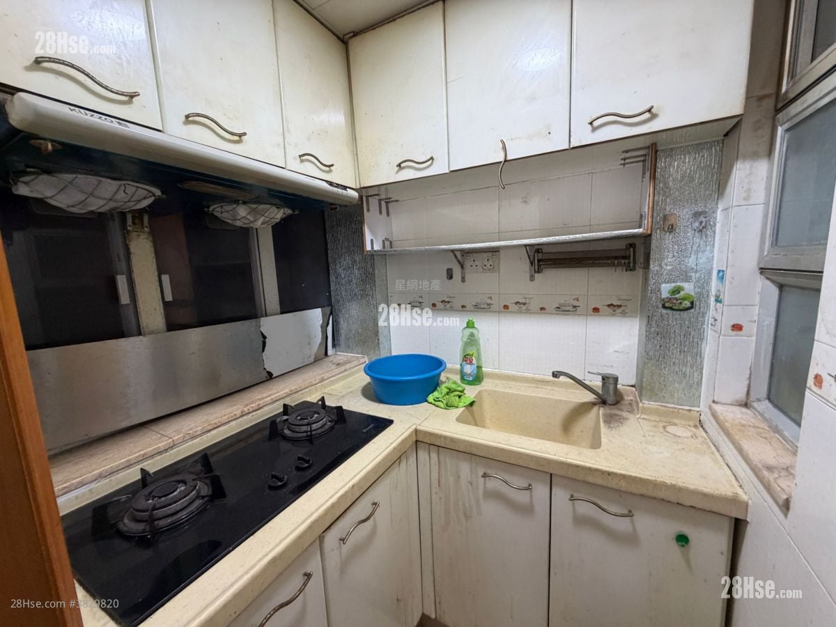 Ming Nga Court Sell 2 Bedrooms , 1 Bathroom 351 ft²