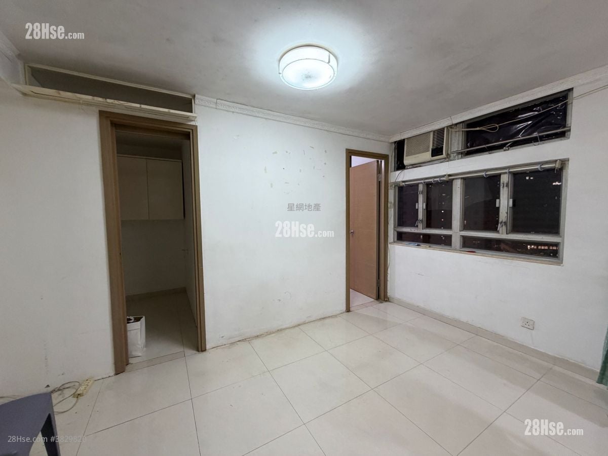Ming Nga Court Sell 2 Bedrooms , 1 Bathroom 351 ft²