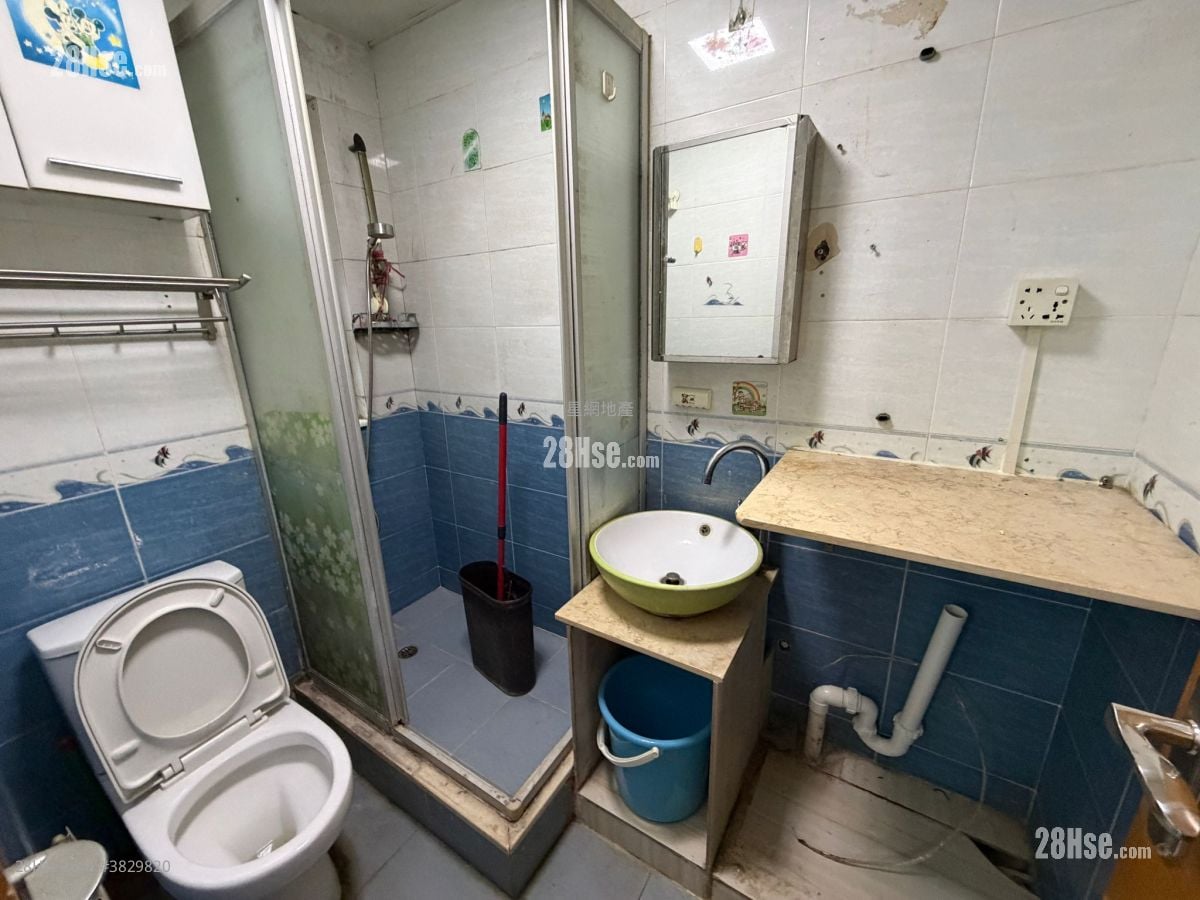 Ming Nga Court Sell 2 Bedrooms , 1 Bathroom 351 ft²