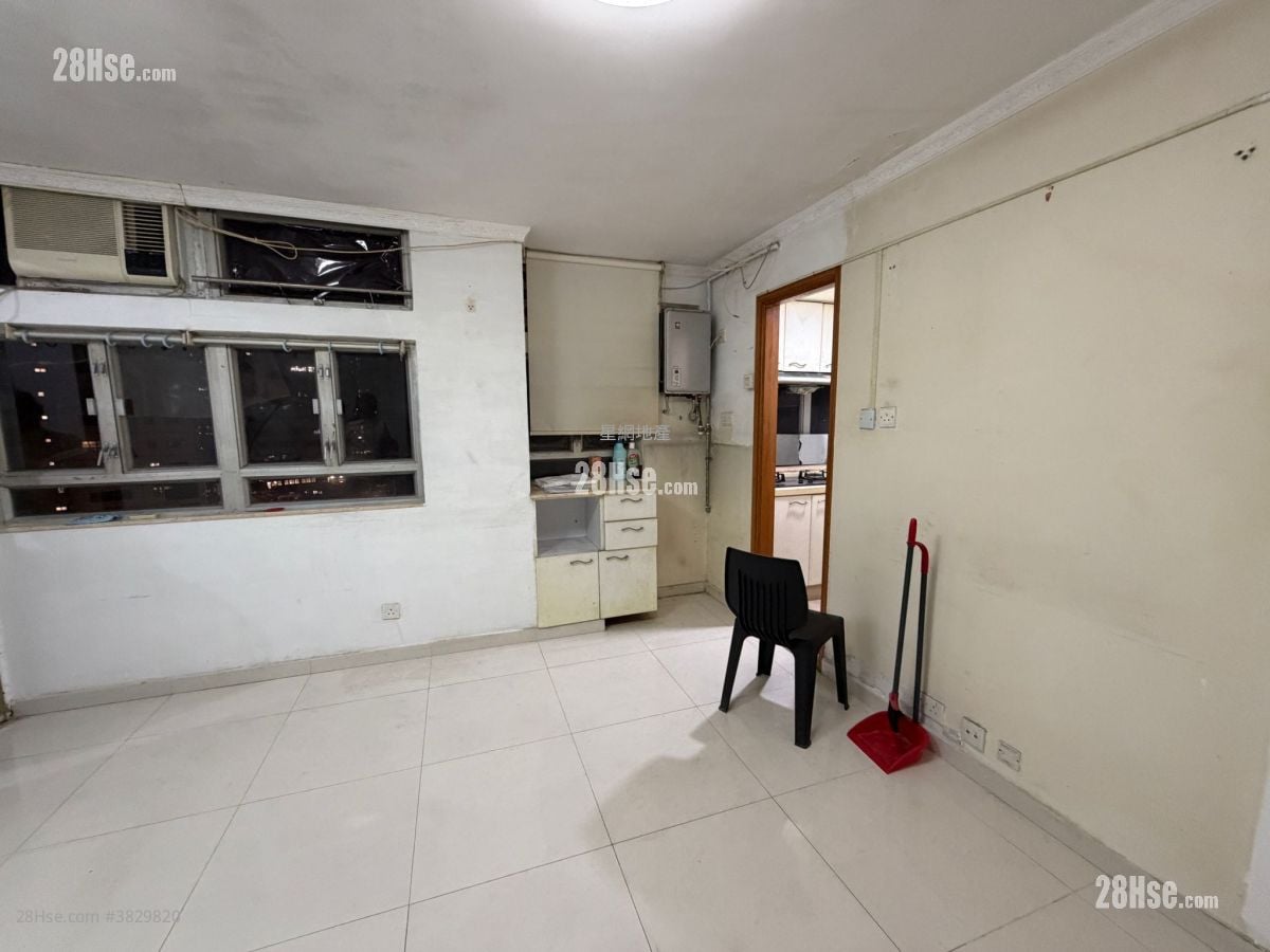 Ming Nga Court Sell 2 Bedrooms , 1 Bathroom 351 ft²