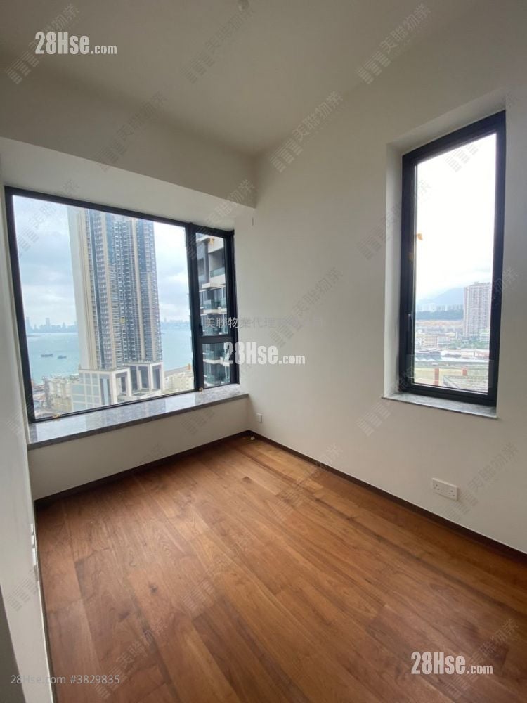 Maya Sell 3 Bedrooms 627 ft²