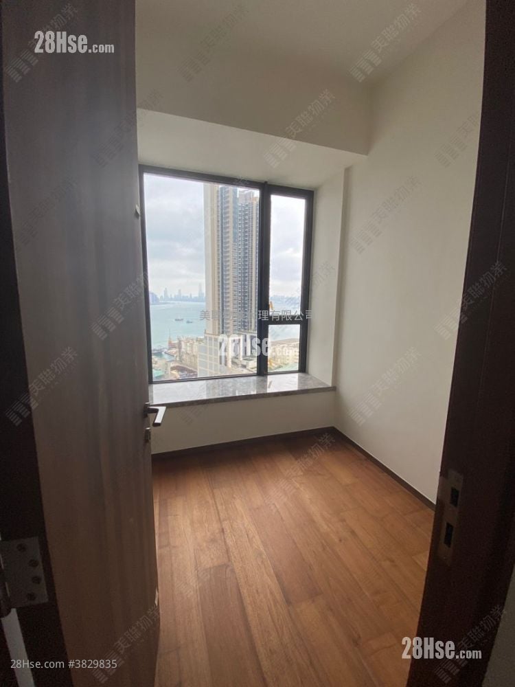 Maya Sell 3 Bedrooms 627 ft²
