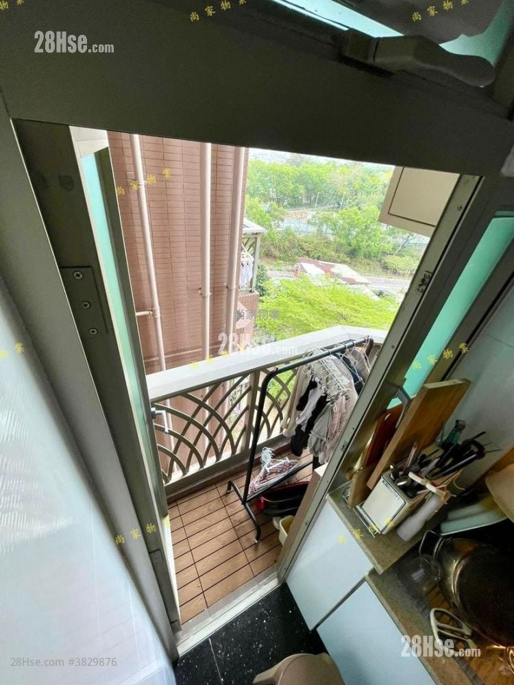 Uptown Sell 2 Bedrooms , 1 Bathroom 523 ft²