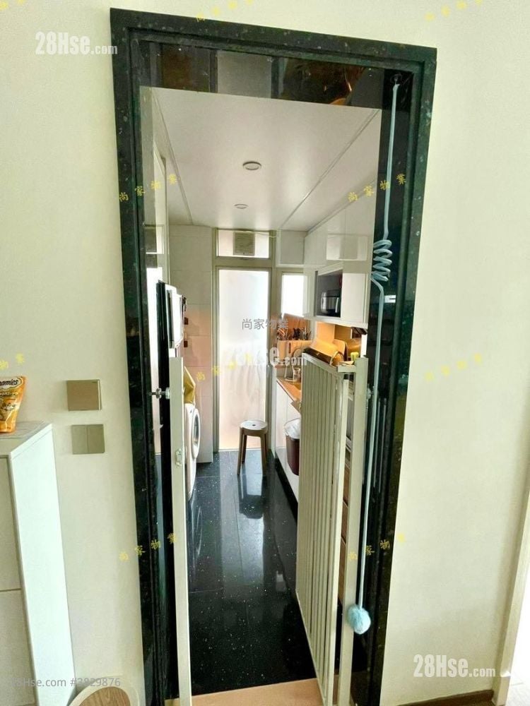 Uptown Sell 2 Bedrooms , 1 Bathroom 523 ft²