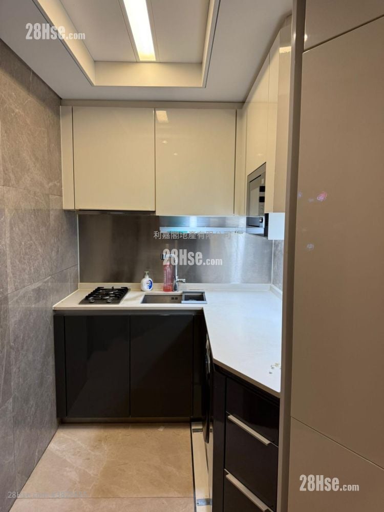 The Austin Sell 1 Bathroom 378 ft²