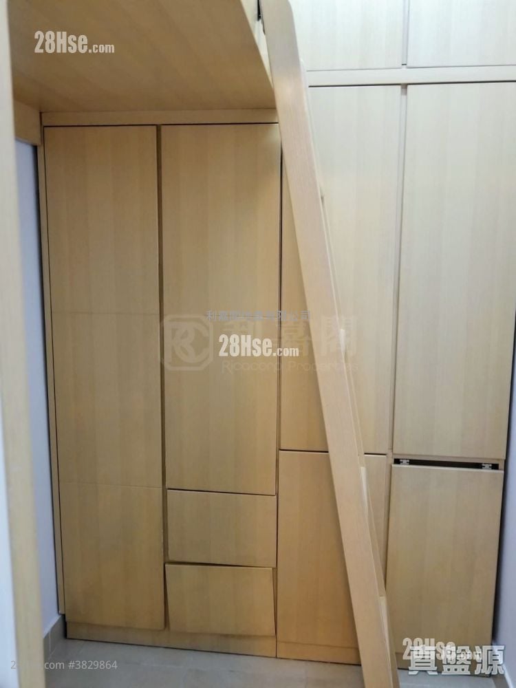 The Victoria Towers Sell 3 Bedrooms , 2 Bathrooms 882 ft²