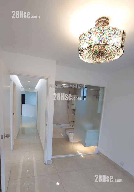 Heng Fa Chuen Sell 4 Bedrooms , 2 Bathrooms 826 ft²
