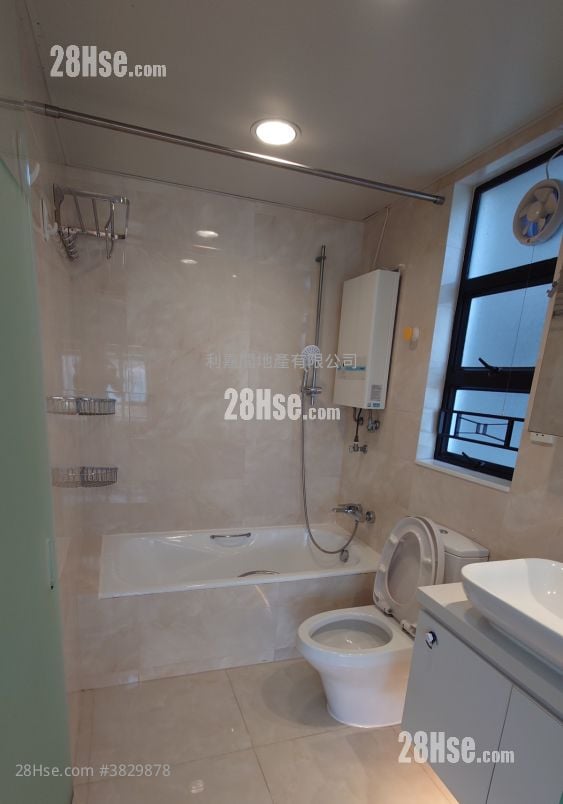 Heng Fa Chuen Sell 4 Bedrooms , 2 Bathrooms 826 ft²