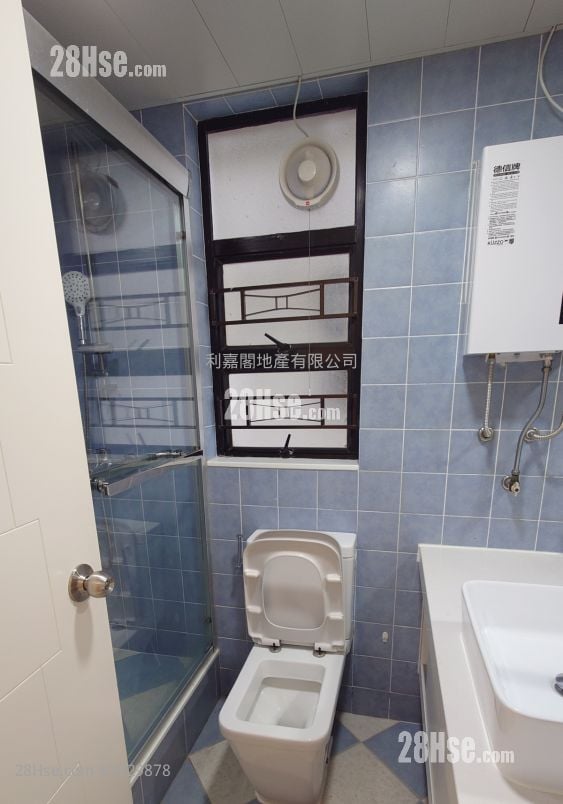 Heng Fa Chuen Sell 4 Bedrooms , 2 Bathrooms 826 ft²