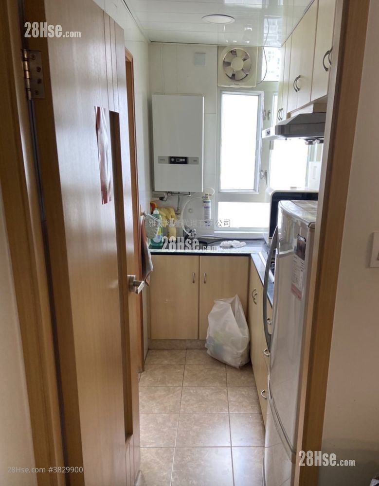 Hong Wah Court Sell 2 Bedrooms , 1 Bathroom 423 ft²