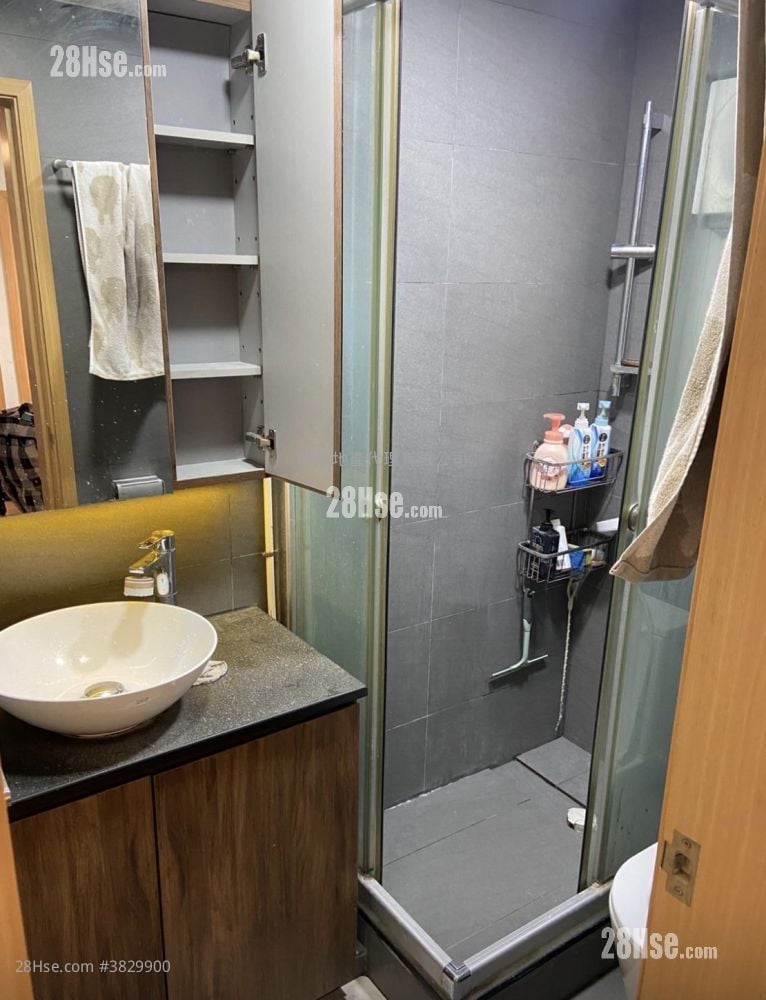 Hong Wah Court Sell 2 Bedrooms , 1 Bathroom 423 ft²