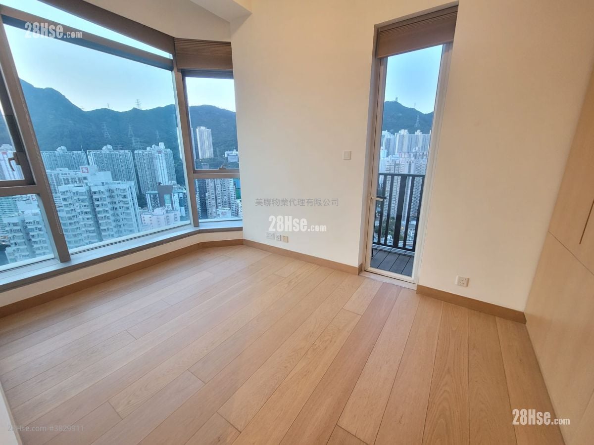 Lions Rise Rental 3 Bedrooms , 2 Bathrooms 932 ft²