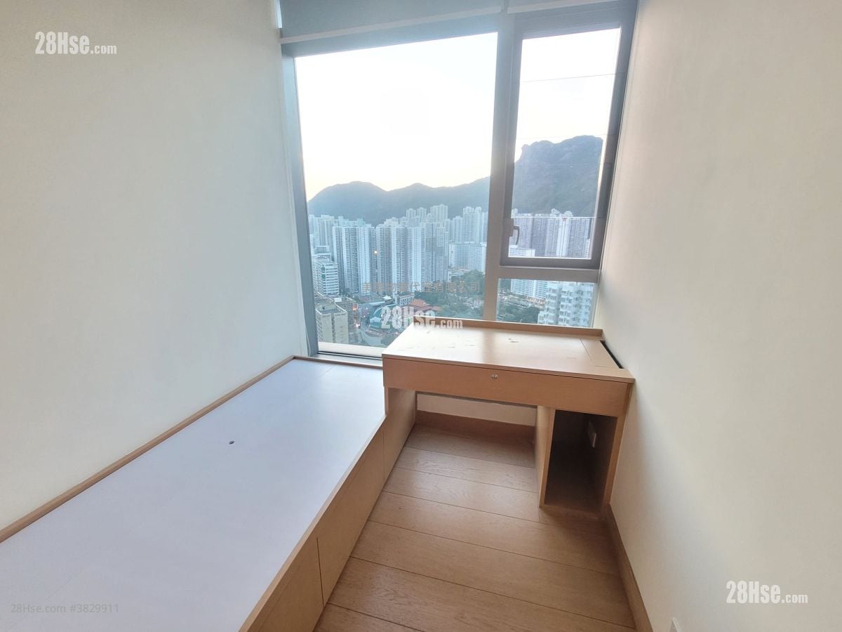 Lions Rise Rental 3 Bedrooms , 2 Bathrooms 932 ft²