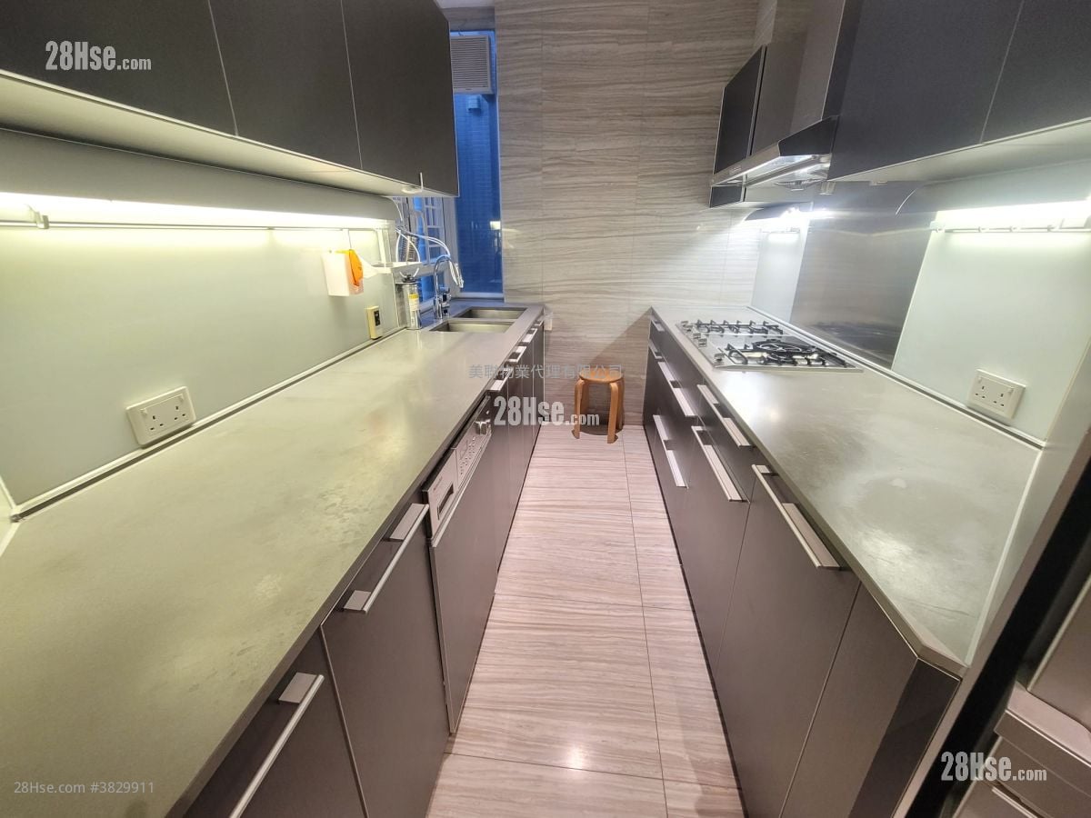 Lions Rise Rental 3 Bedrooms , 2 Bathrooms 932 ft²