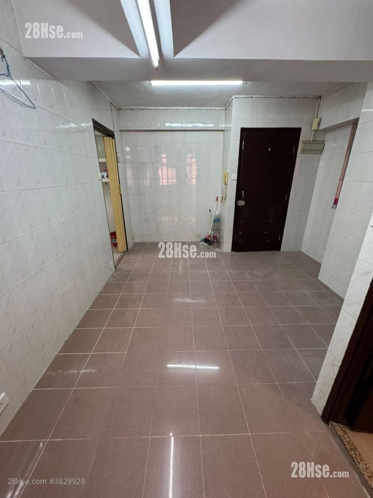 Shung Yee House Sell 3 Bedrooms , 1 Bathroom 462 ft²