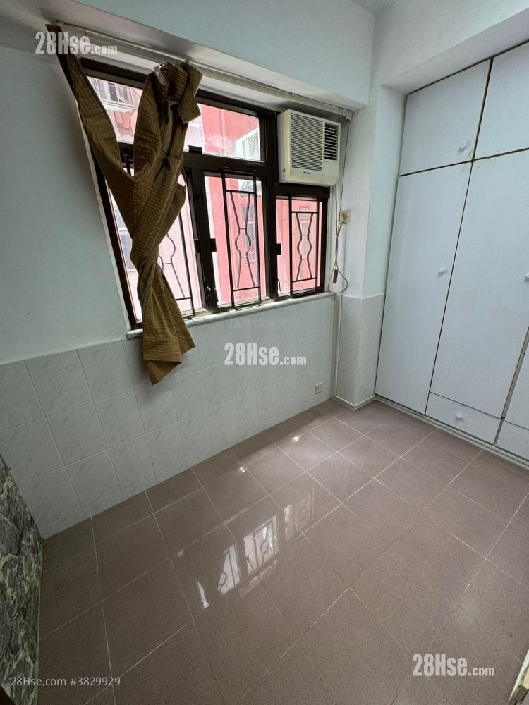 Shung Yee House Sell 3 Bedrooms , 1 Bathroom 462 ft²