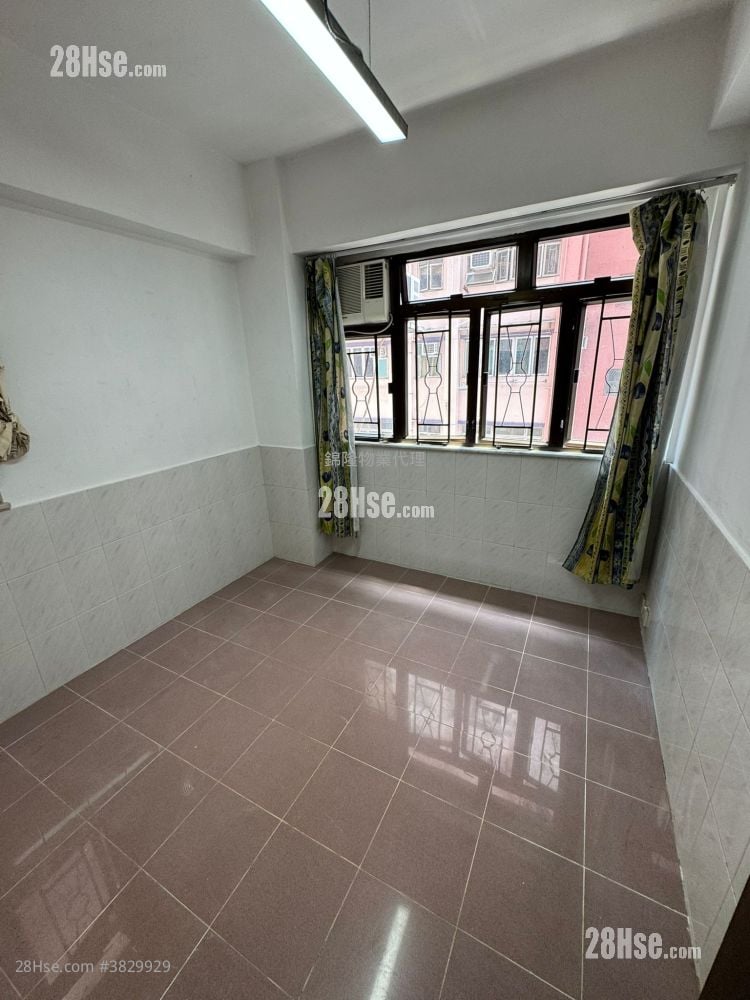 Shung Yee House Sell 3 Bedrooms , 1 Bathroom 462 ft²