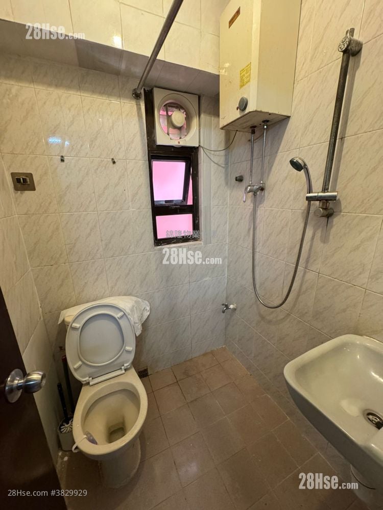 Shung Yee House Sell 3 Bedrooms , 1 Bathroom 462 ft²