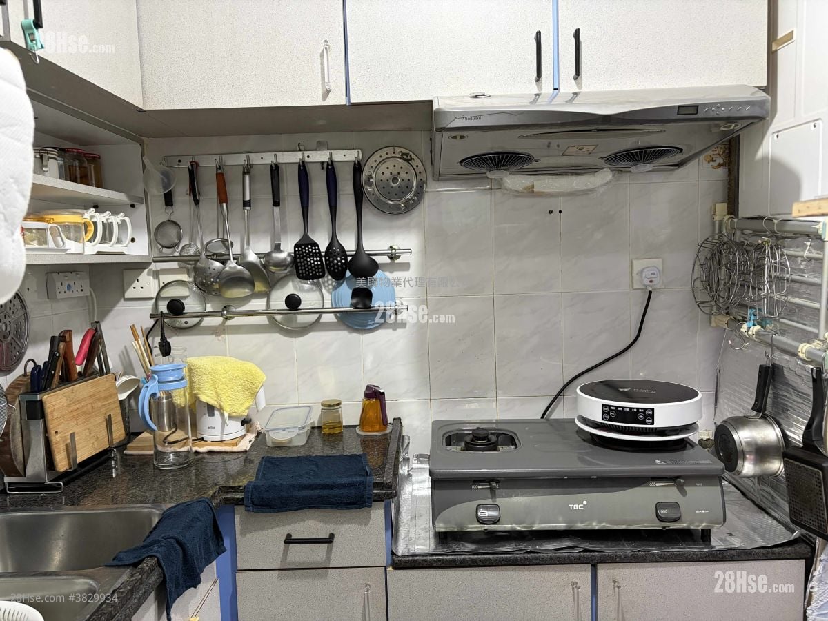 Hin Ming Court Sell 3 Bedrooms , 1 Bathroom 607 ft²