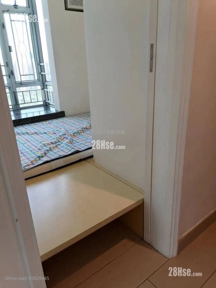 The Metro City Rental 3 Bedrooms , 2 Bathrooms 526 ft²