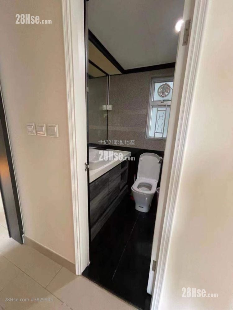 The Metro City Rental 3 Bedrooms , 2 Bathrooms 526 ft²