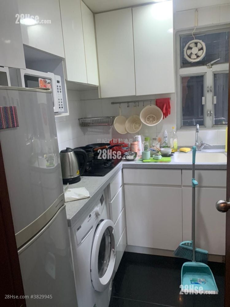 The Metro City Rental 3 Bedrooms , 2 Bathrooms 526 ft²