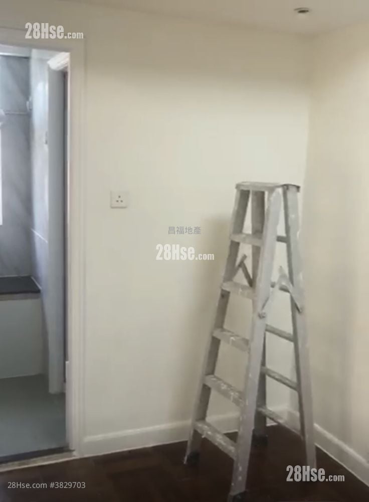 Shamshuipo Bldg Rental 2 Bedrooms , 1 Bathroom 320 ft²
