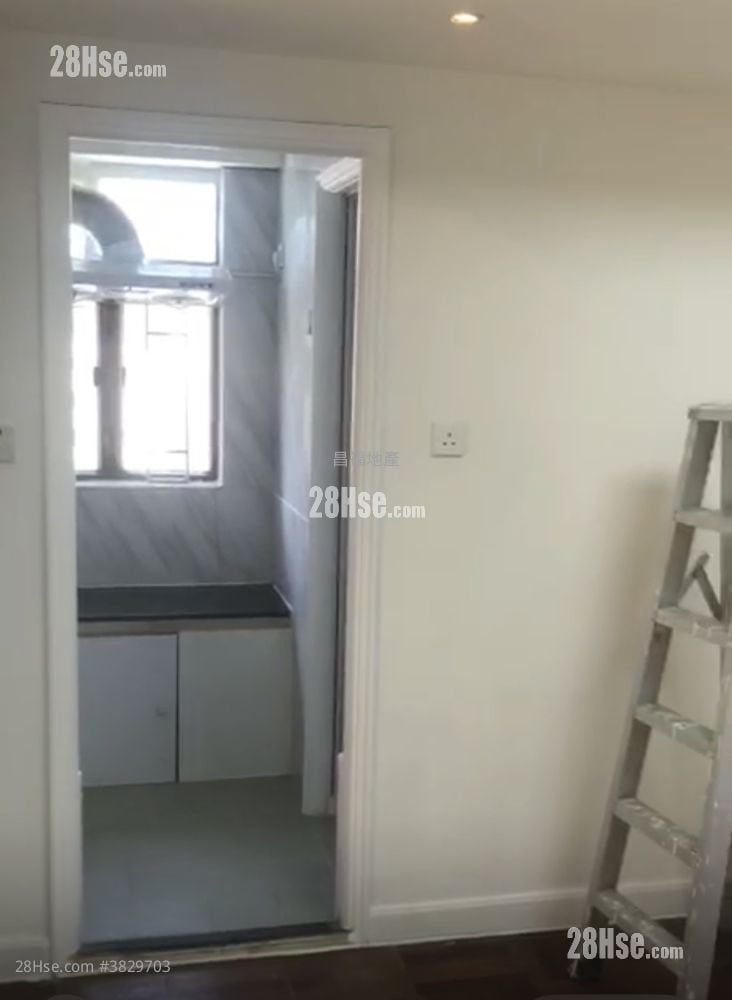 Shamshuipo Bldg Rental 2 Bedrooms , 1 Bathroom 320 ft²