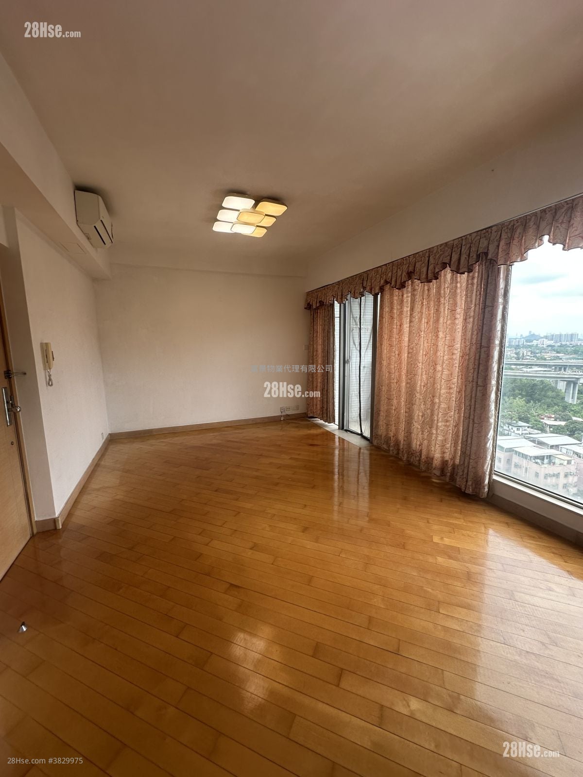 Greenview Rental 4 Bedrooms , 2 Bathrooms 872 ft²