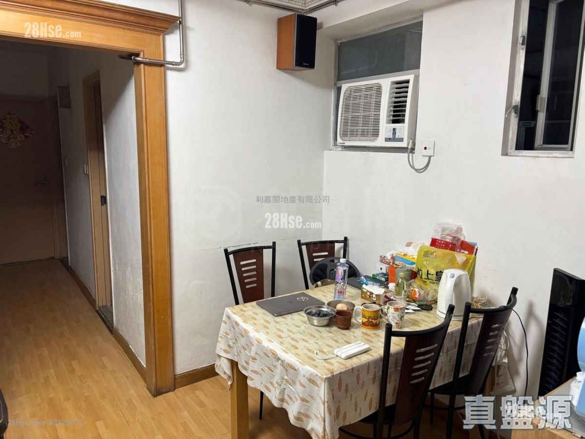 Bauhinia Garden Sell 3 Bedrooms , 2 Bathrooms 591 ft²