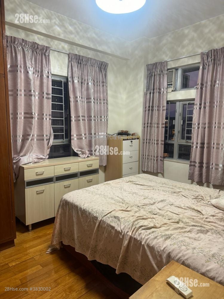 Whampoa Garden Sell 4 Bedrooms , 2 Bathrooms 735 ft²