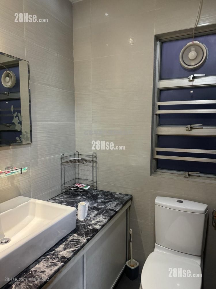 Whampoa Garden Sell 4 Bedrooms , 2 Bathrooms 735 ft²