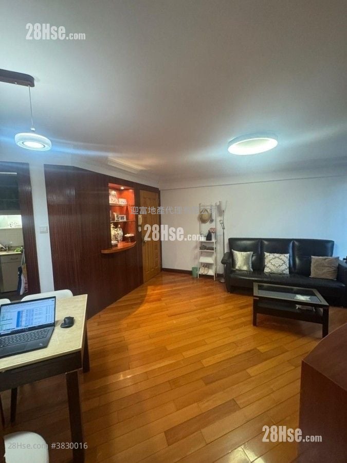 Whampoa Garden Sell 4 Bedrooms , 2 Bathrooms 765 ft²