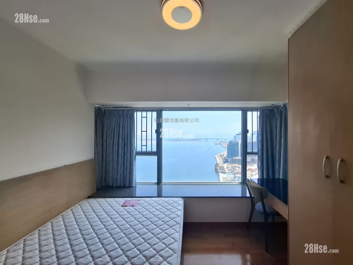 Seaview Crescent Rental 2 Bedrooms , 1 Bathroom 573 ft²