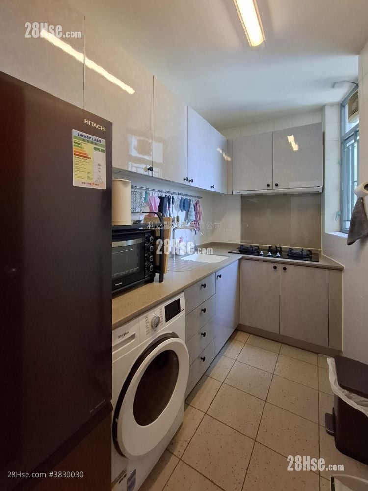 Seaview Crescent Sell 2 Bedrooms , 1 Bathroom 579 ft²