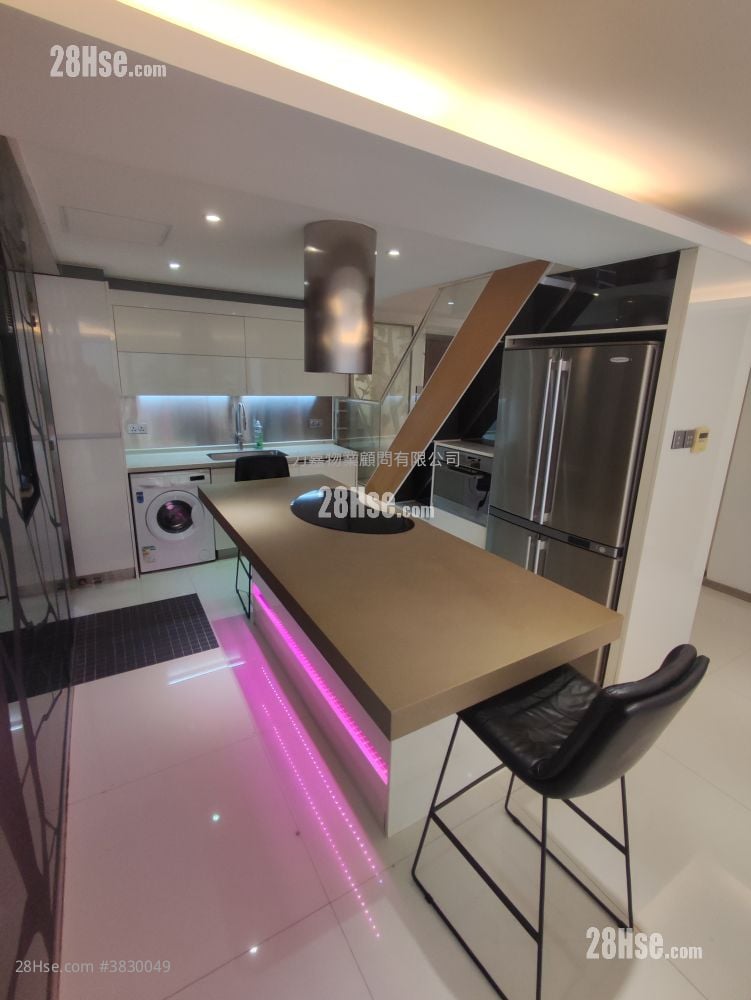8 Shan Kwong Road Rental 3 Bedrooms , 2 Bathrooms 1,033 ft²